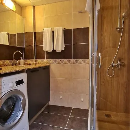 Pensjonat Letstay Sweet Yellow 4*