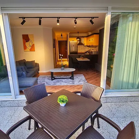 Pensjonat Letstay Sweet Yellow 4*