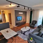 Letstay Sweet Yellow Gæstehus 4*